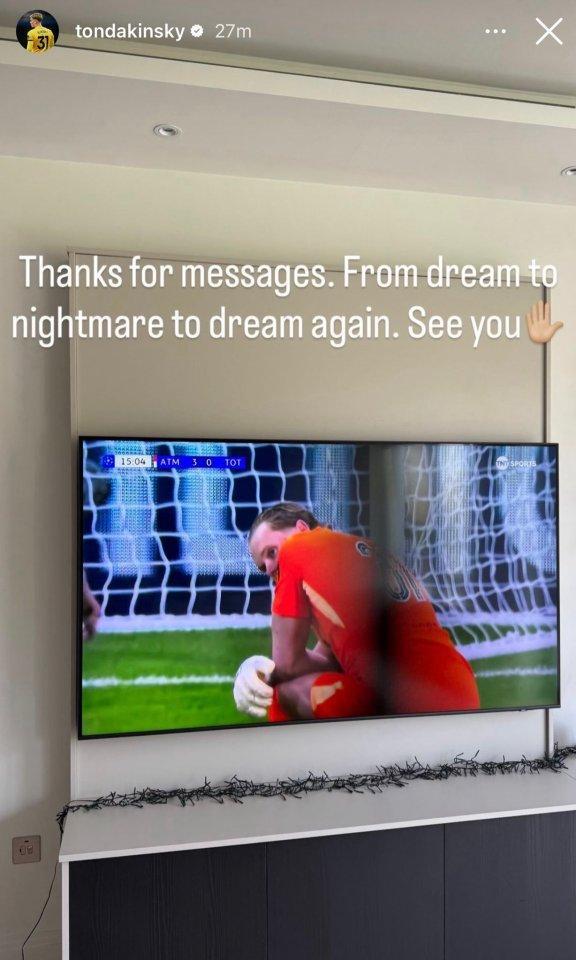 世界杯官方客户端下载-首发17分钟狂送两礼被换下！热刺门将赛后竟发文重温比赛？